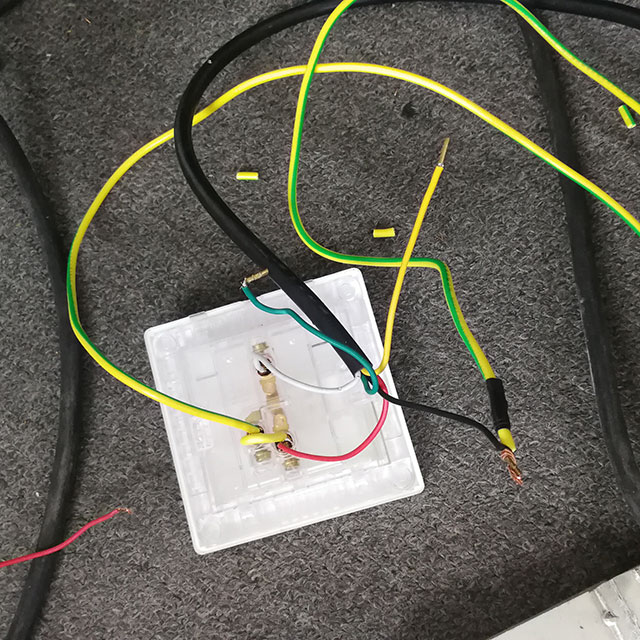 模拟量电动风阀接线实物演示图.jpg